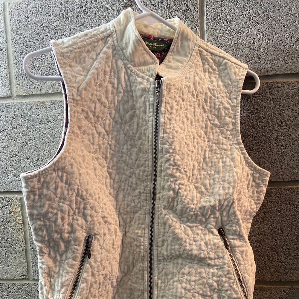 Eddie Bauer ivory quilted vest m NWT